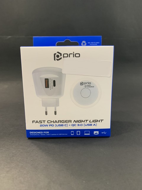 Prio Fast Charge Адаптер 20W PD (USB-C) + QC 3.0 (USB-A) с Нощна Светлина